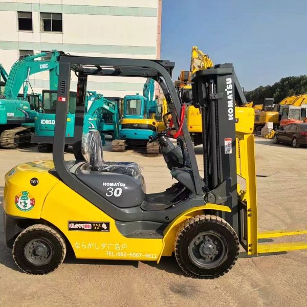 Cho thuê xe nâng Komatsu động cơ điện nâng hạ hàng dưới 3 tấn Cho thuê xe nâng Komatsu động cơ điện nâng hạ hàng dưới 3 tấn