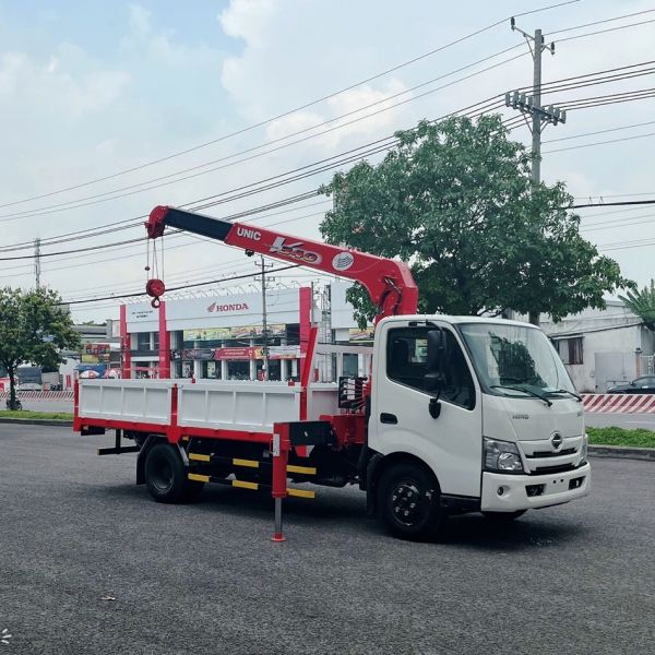 Cho thuê xe tải Hino 2 tấn gắn cần cẩu Unic 3 khúc Cho thuê xe tải Hino 2 tấn gắn cần cẩu Unic 3 khúc